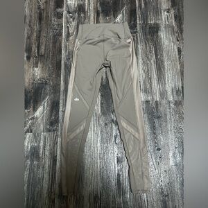Alo Yoga Leggings in Small